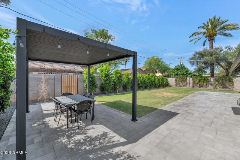 103 W Palmcroft Dr-large-027-003-TOD0859