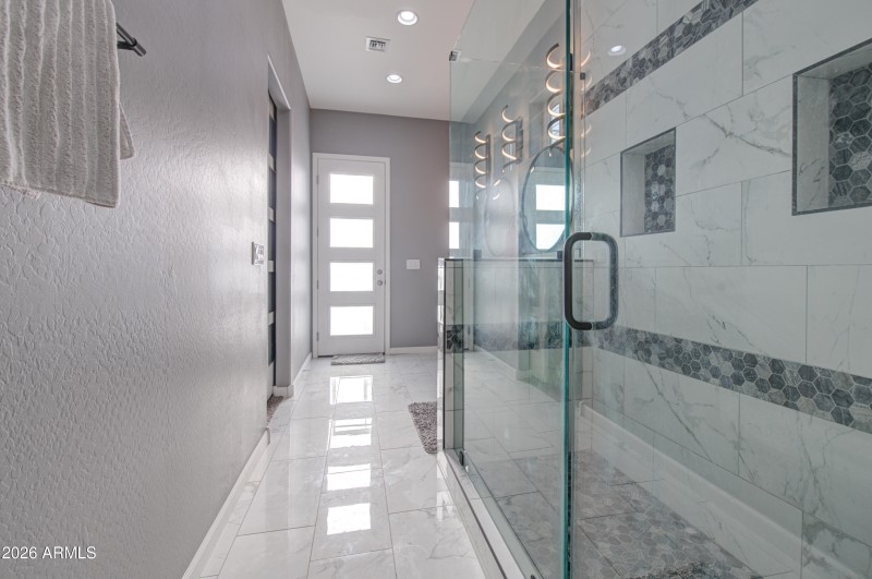 Bathroom 2-pic 4