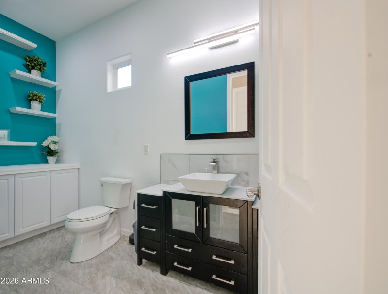 Bathroom 4-pic 1