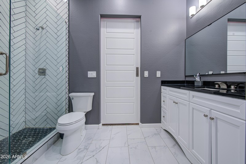 Bathroom 3-pic 1