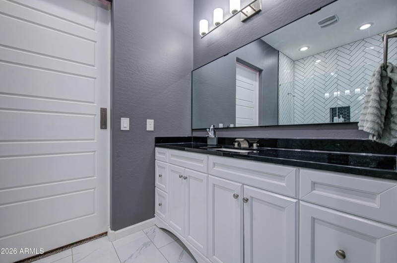 Bathroom 3-pic 3