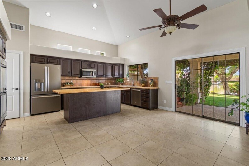 Oversized Kitchen & Island