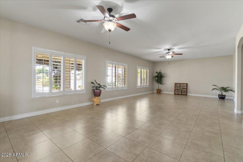 23-1349 E Catamaran Dr_RedHogMedia