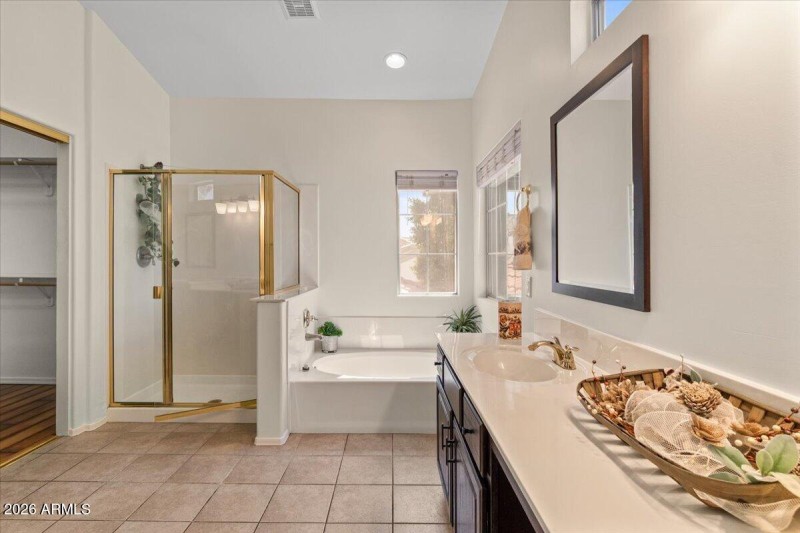 Separate Tub & Shower