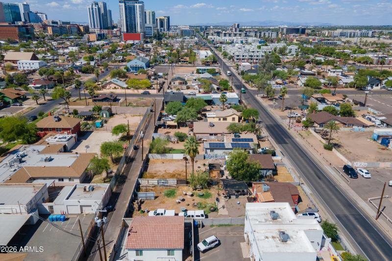 3-custom-1025 E Roosevelt St-3