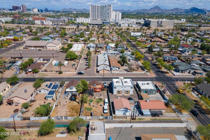 5-custom-1025 E Roosevelt St-5