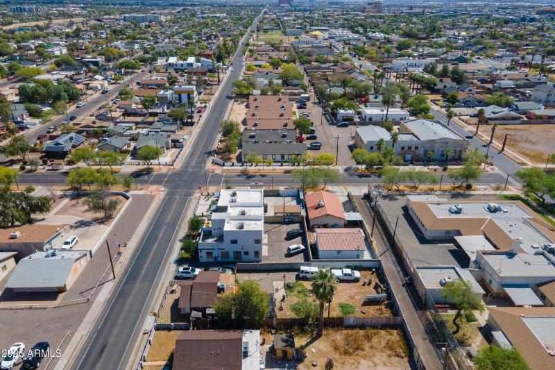 6-custom-1025 E Roosevelt St-6