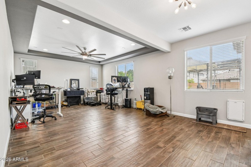 6-web-or-mls-N 145th Ave-S2304-006