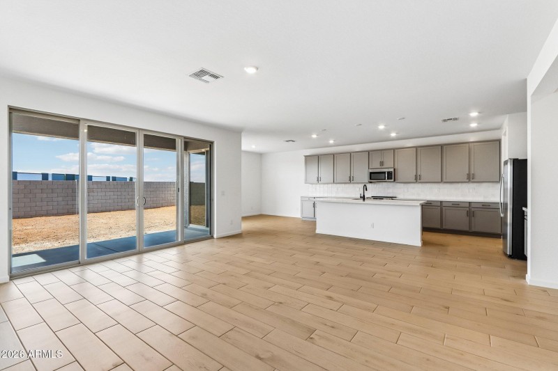 6-web-or-mls-W Brown St-S2304-006