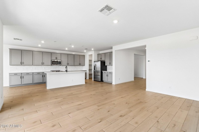 7-web-or-mls-W Brown St-S2304-007