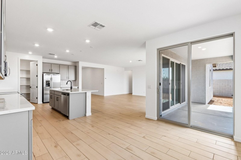 10-web-or-mls-W Brown St-S2304-010