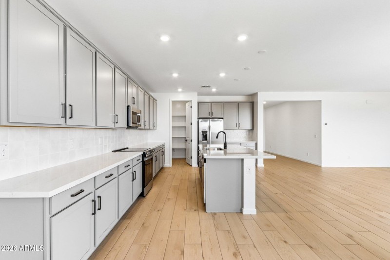 12-web-or-mls-W Brown St-S2304-012