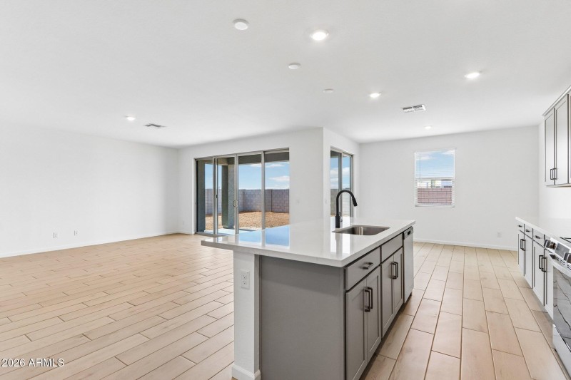 13-web-or-mls-W Brown St-S2304-013