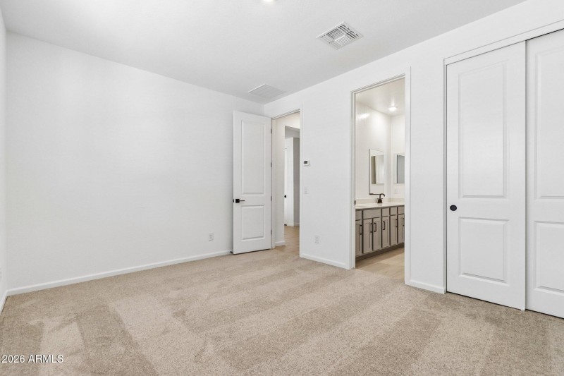 17-web-or-mls-W Brown St-S2304-017