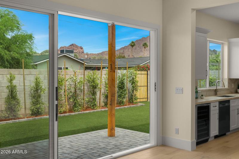 28indoor outdoor living Camelback Mounta