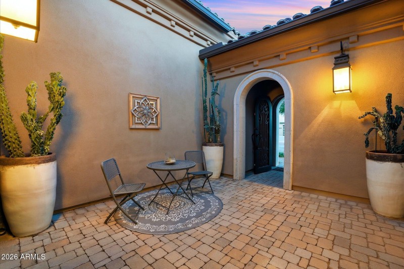 Seating Area w Paver Patio