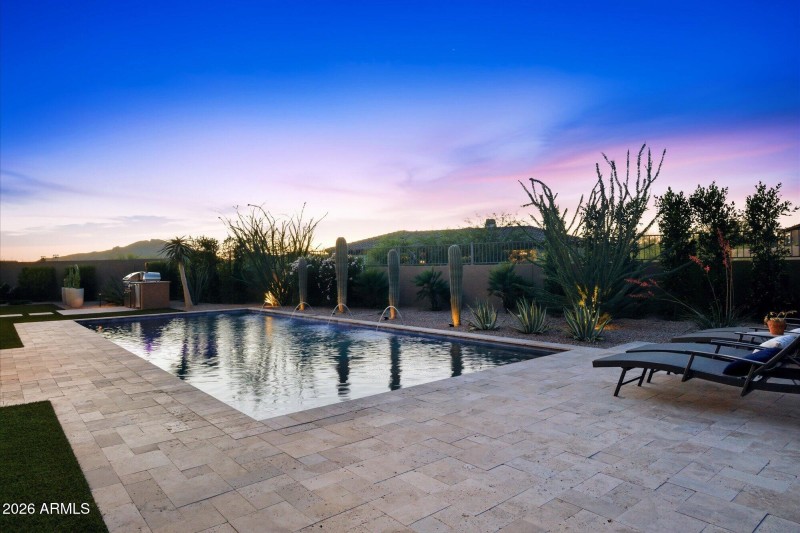 Resort Style Pool w Water Features