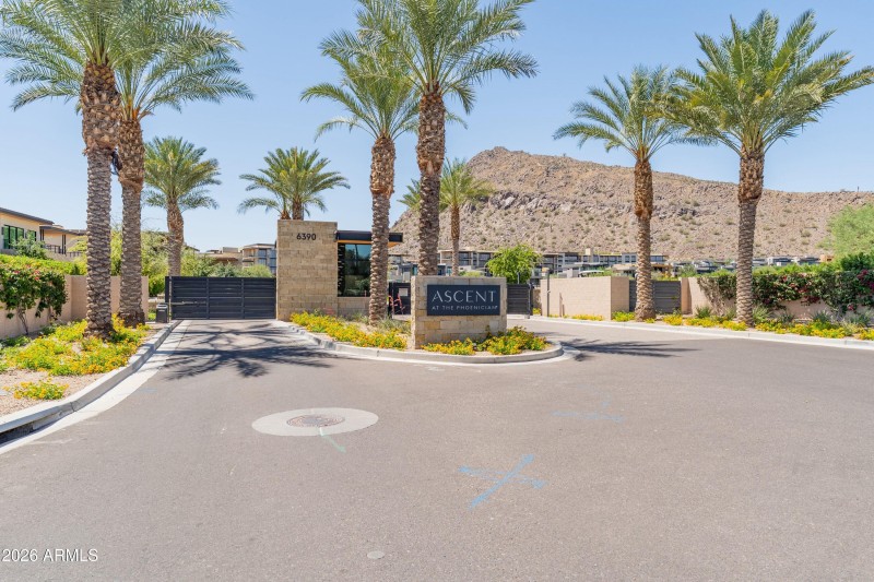 4849 N Camelback Ridge Dr-1