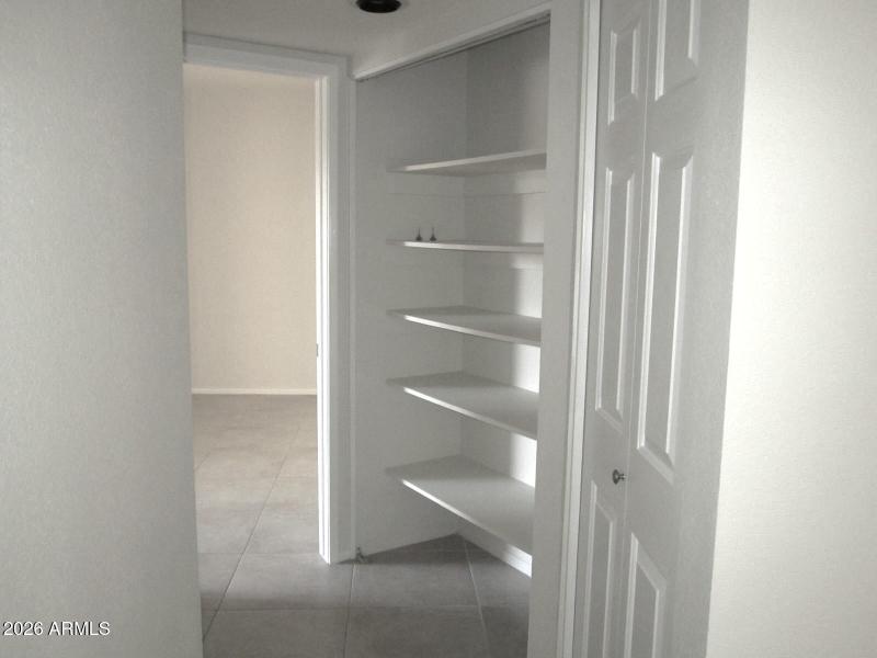 11 419 AMPLE STORAGE CLOSETS & SHELVES