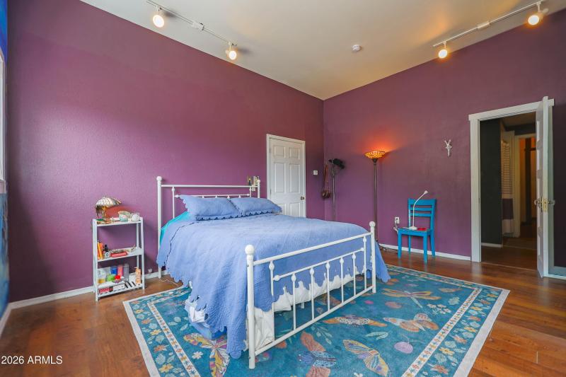 2 of 2 rooms in tenant space