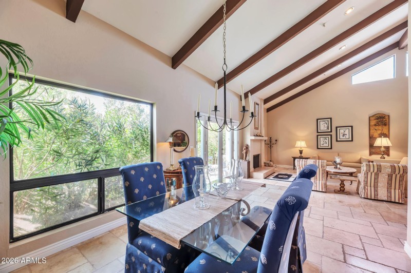19 Dining to Living