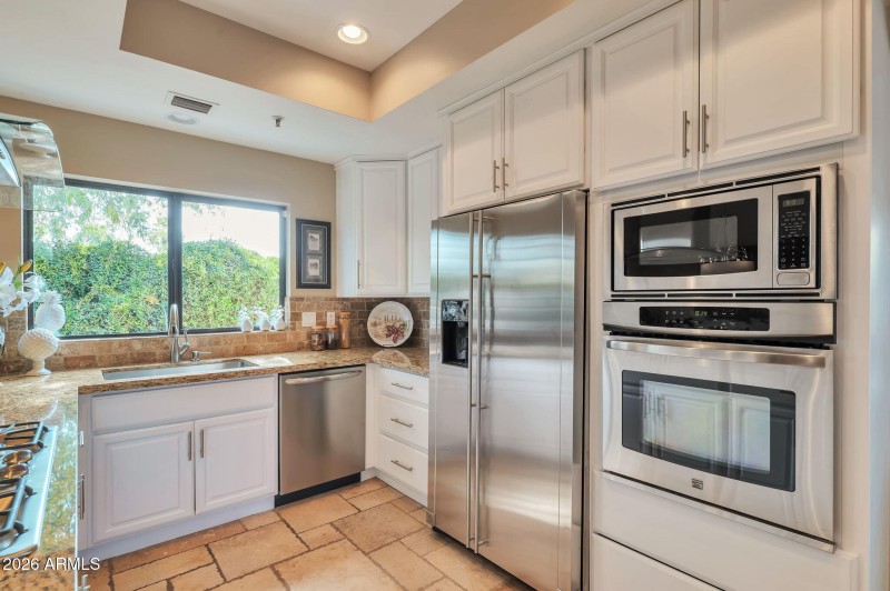 10 Kitchen 1