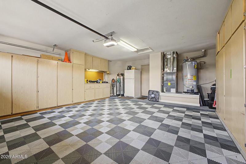 Garage w/ Built In's
