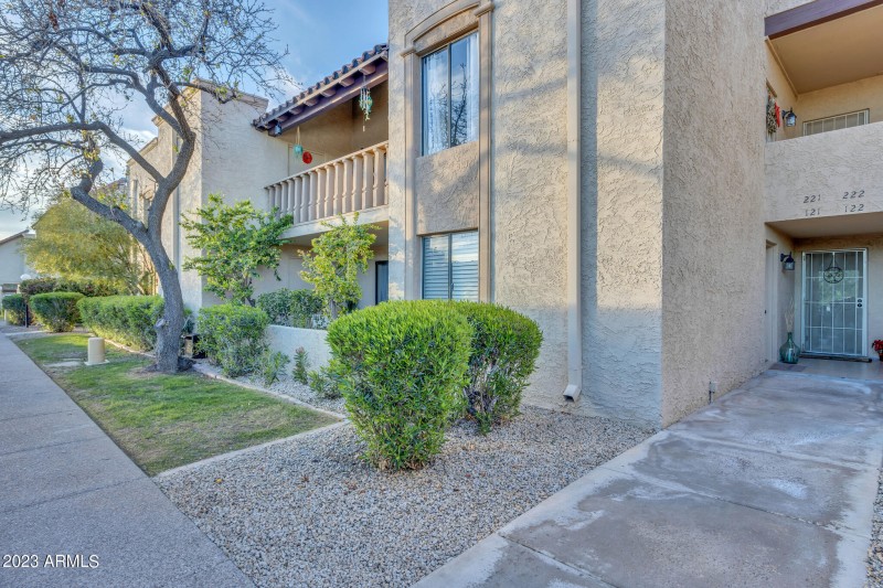 8649 E Royal Palm Rd-5