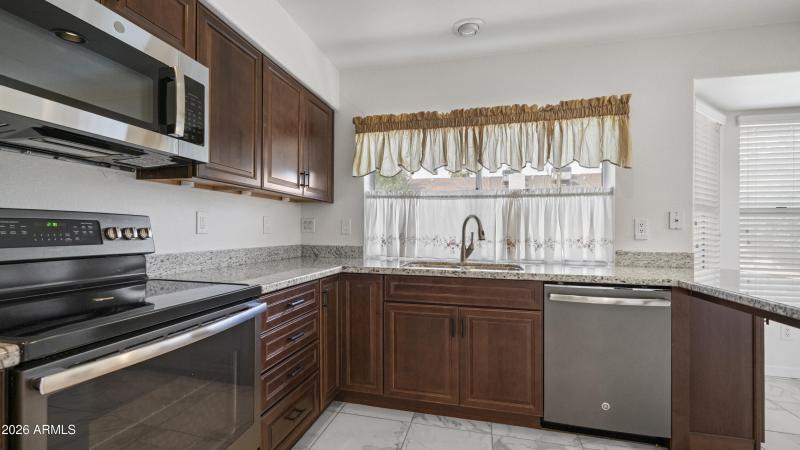6620 W Redfield Rd - 7