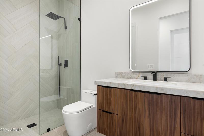 033_Guest Bathroom