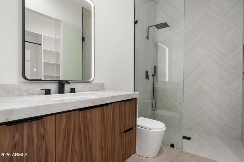 035_Guest Bathroom