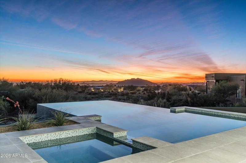 042_Twilight Pool Views