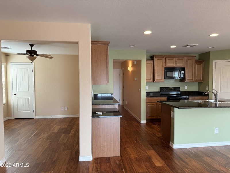 Kitchen/Den