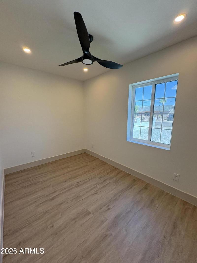 Front Bedroom 385
