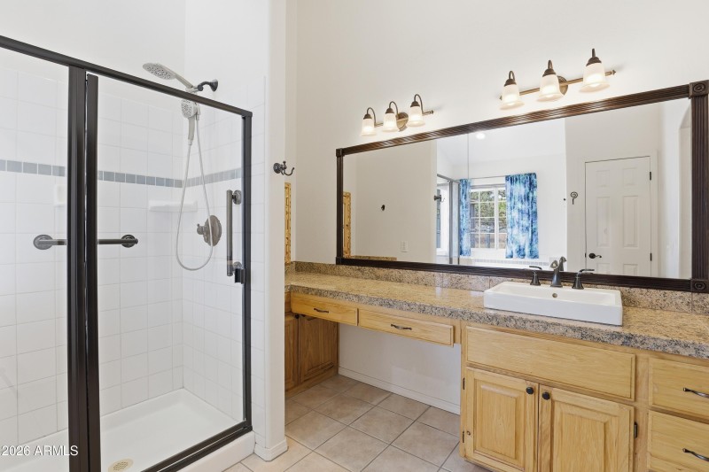 Primary en-suite