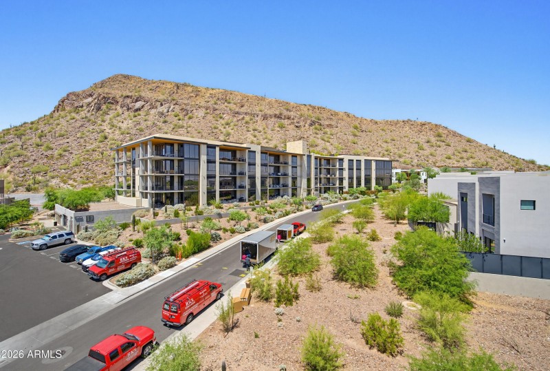 B405 Camelback Mtn Views