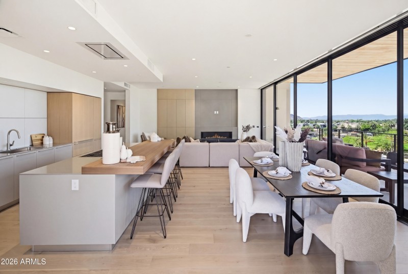 B405 Great Room & Kitchen Views