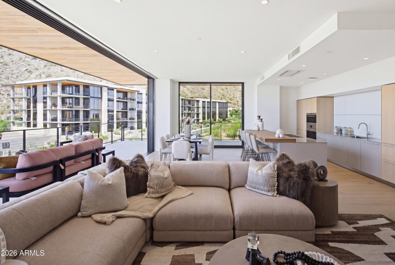 B405 Indoor : Outdoor Living