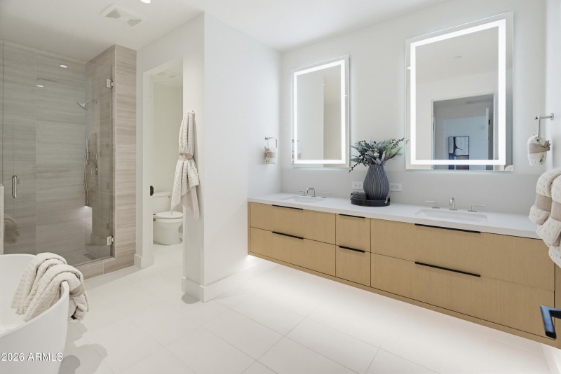 B405 Master Bathroom
