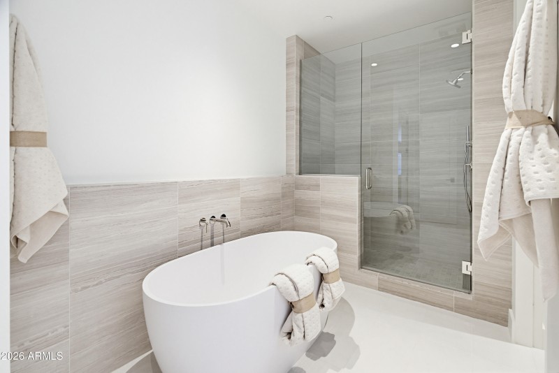 B405 Master Bathroom 3