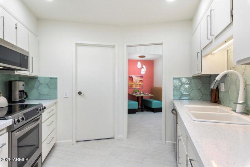 Laundry and Garage Access to Kitchen