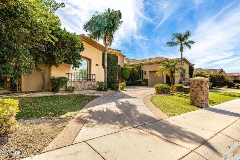 Circular driveway