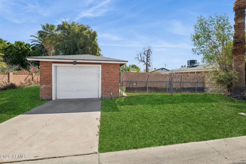 38-web-or-mls-1802-e-missouri-ave
