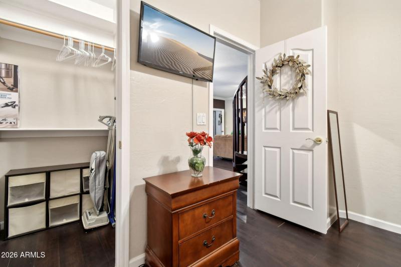 Bedroom Walk In Closet