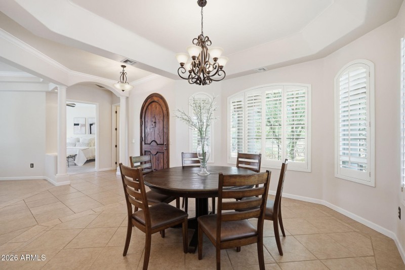 Formal Dining with Tray Ceiling