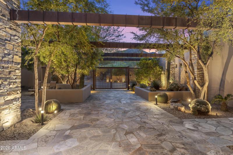 004_Courtyard