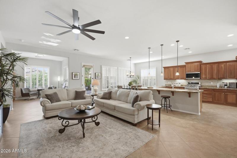 837 E Vesper Trail