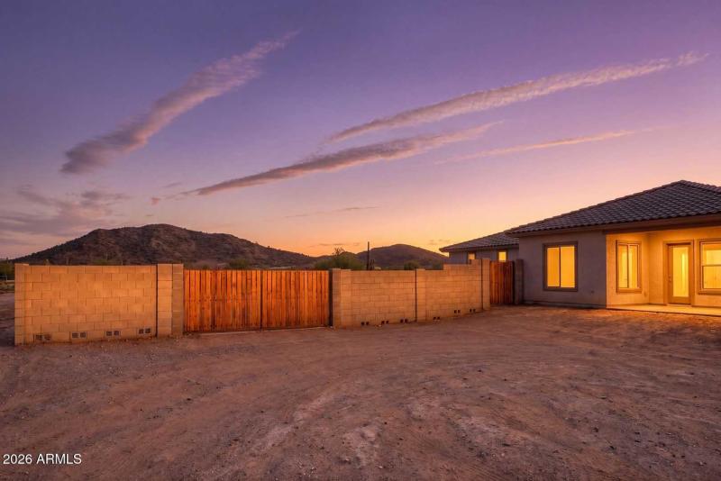 TWI-East RV Gate