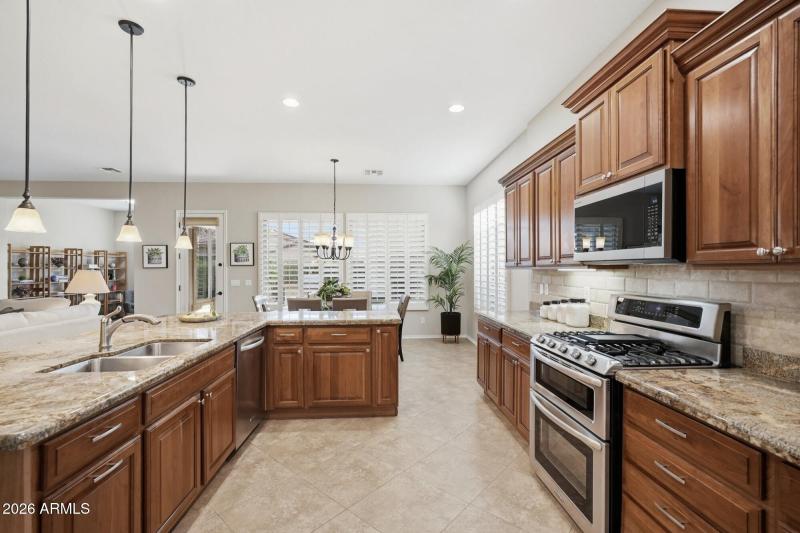 837 E Vesper Trail