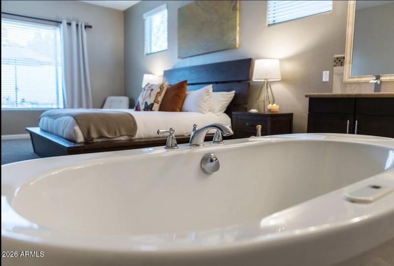 SOAKING TUB